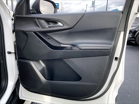 Used 2025 Chevrolet Equinox LT image 21