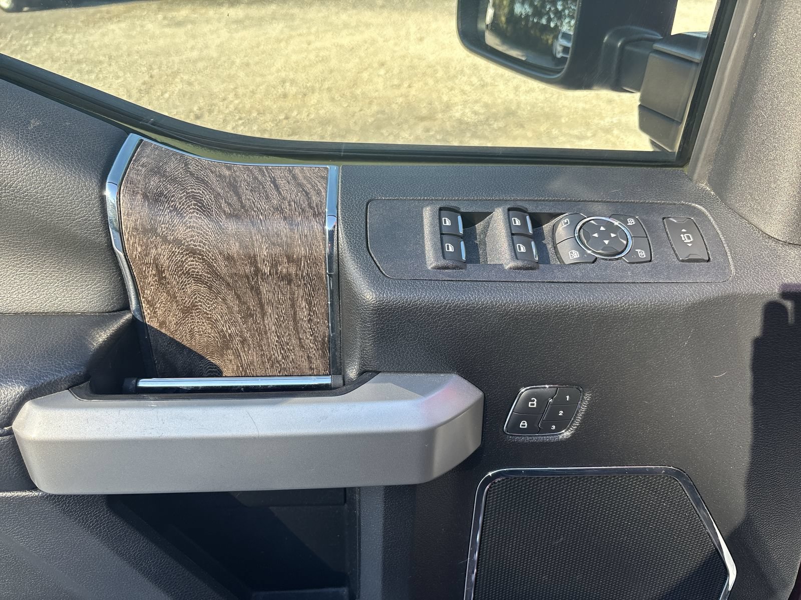 Used 2019 Ford F250 Lariat w/ Chrome Package AWD/4WD image 16