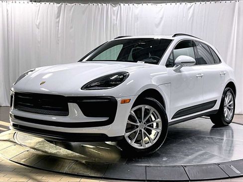 Used 2025 Porsche Macan image 1