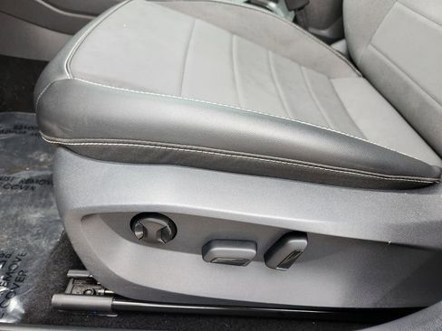 Used 2022 Volkswagen Taos SE image 15