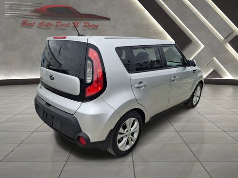 Used 2015 Kia Soul + image 6