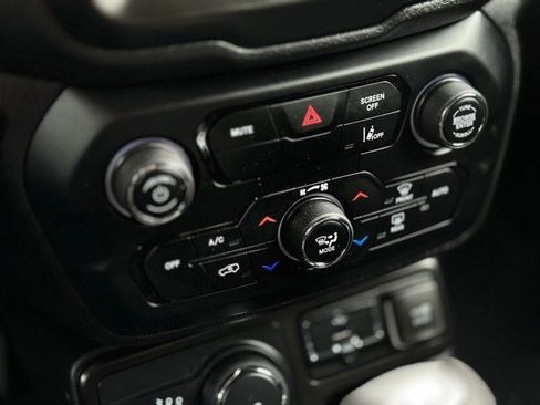 Used 2022 Jeep Renegade Altitude w/ Convenience Group image 14