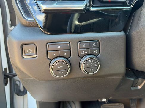 Used 2024 Chevrolet Silverado 2500 LT AWD/4WD image 24