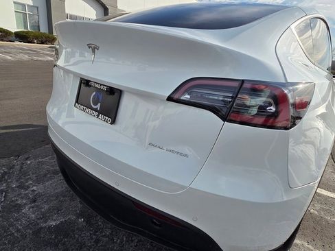 Used 2020 Tesla Model Y Long Range image 8