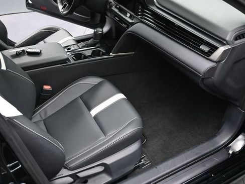 Used 2025 Toyota Camry SE image 21