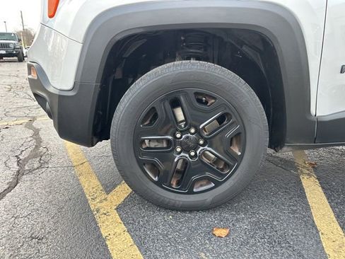 Used 2021 Jeep Renegade Sport image 18