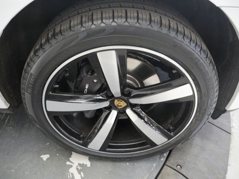 Certified 2022 Porsche Macan image 16