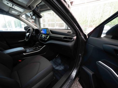 Used 2023 Toyota Highlander L image 26