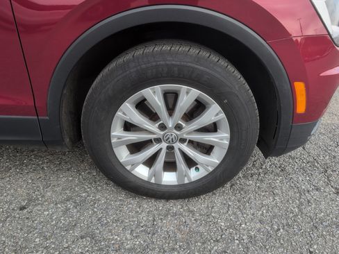 Used 2018 Volkswagen Tiguan SE w/ Panoramic Sunroof Package image 10