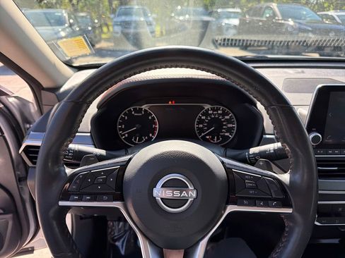 Used 2023 Nissan Altima 2.5 SR FWD image 19
