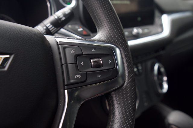 Used 2025 Chevrolet Blazer LT FWD image 17