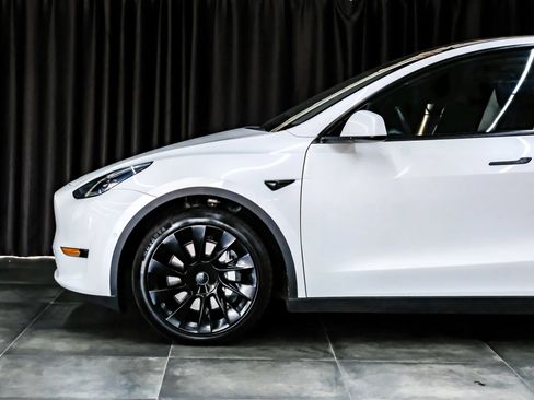 Used 2021 Tesla Model Y Long Range AWD/4WD image 13