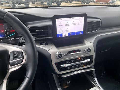 Used 2023 Ford Explorer XLT w/ Equipment Group 202A RWD image 6