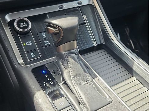 Used 2024 Lexus GX 550 w/ Accessory Package (2T) AWD/4WD image 32