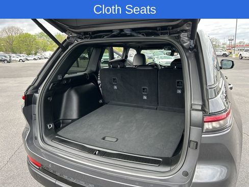 Used 2024 Jeep Grand Cherokee Altitude image 14