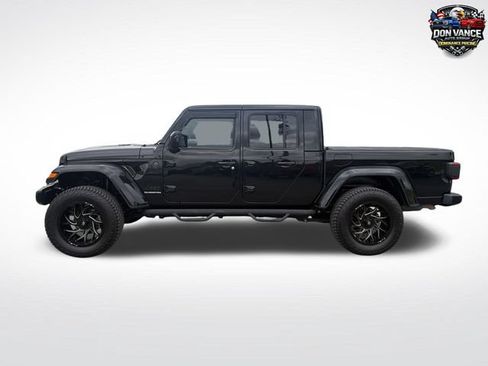 Used 2021 Jeep Gladiator Overland AWD/4WD image 2