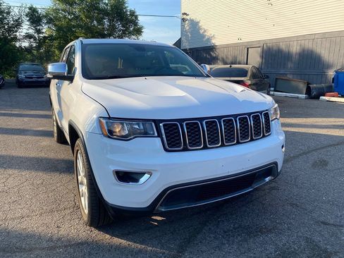 Used 2017 Jeep Grand Cherokee Limited AWD/4WD image 6