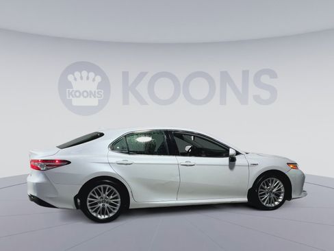 Used 2020 Toyota Camry XLE w/ Sunroof Package image 12