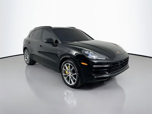 Certified 2023 Porsche Cayenne Turbo S image 9