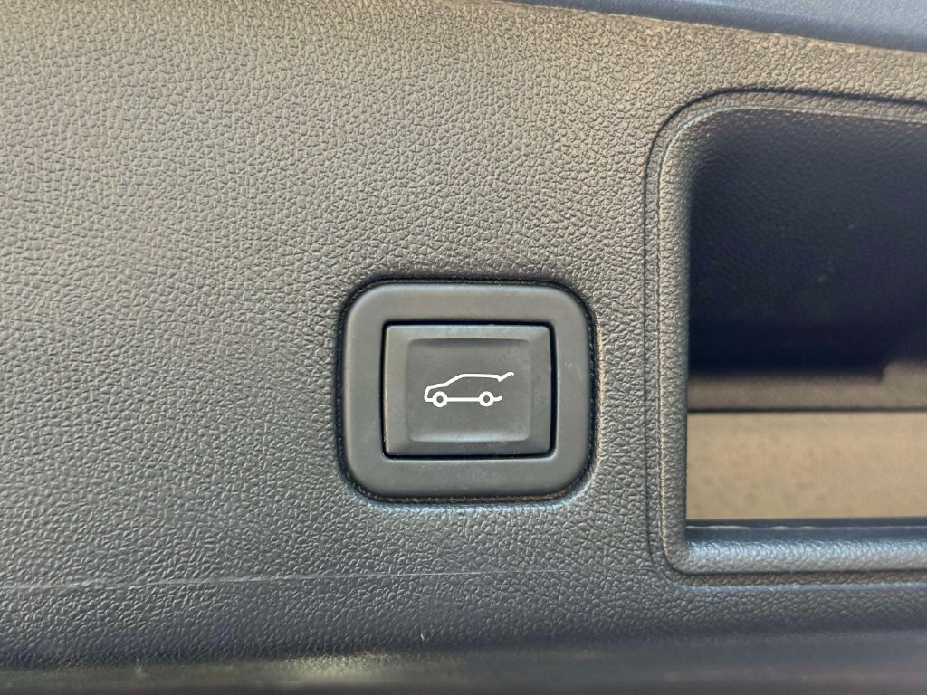 Used 2024 GMC Terrain SLT w/ LPO, Floor Liner Package AWD/4WD image 18