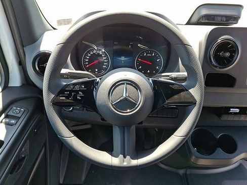 Used 2025 Mercedes-Benz Sprinter 2500 image 19
