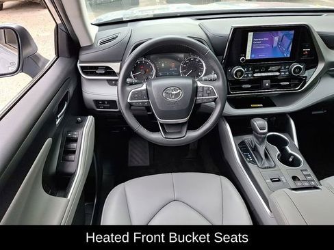 Used 2023 Toyota Highlander XLE image 17