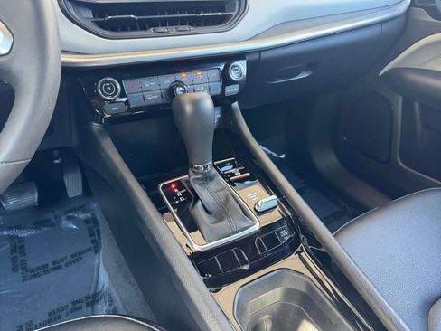 Used 2025 Jeep Compass Limited image 42