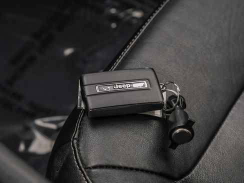 Used 2023 Jeep Grand Cherokee L Limited w/ Trailer Tow Group (B) AWD/4WD image 57