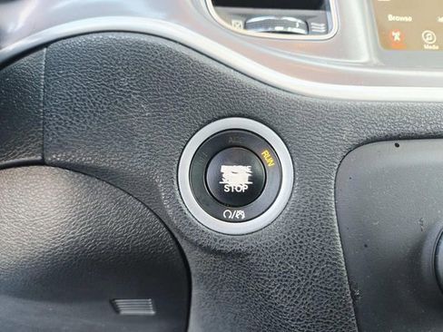 Used 2019 Dodge Charger SXT RWD image 11
