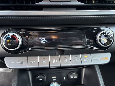 Used 2023 Hyundai Kona Limited image 19