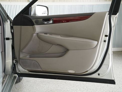 Used 2003 Lexus ES 330 4dr Sdn image 31