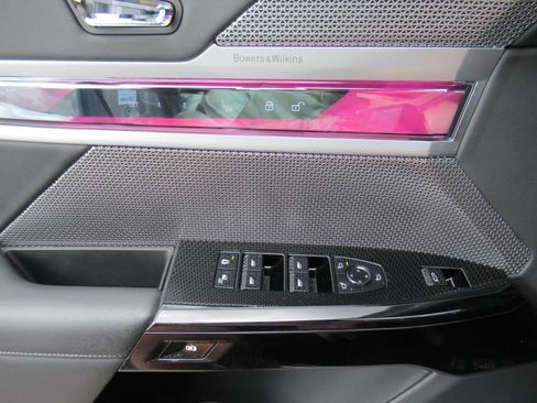 Used 2023 BMW 740i RWD image 22