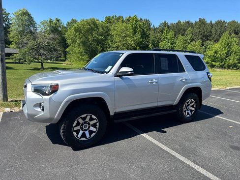 Used 2020 Toyota 4Runner TRD Off-Road Premium AWD/4WD image 12