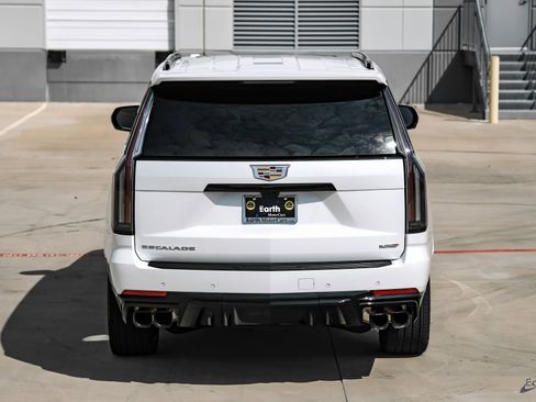 Used 2025 Cadillac Escalade V w/ LPO, Floor Liner Package image 11