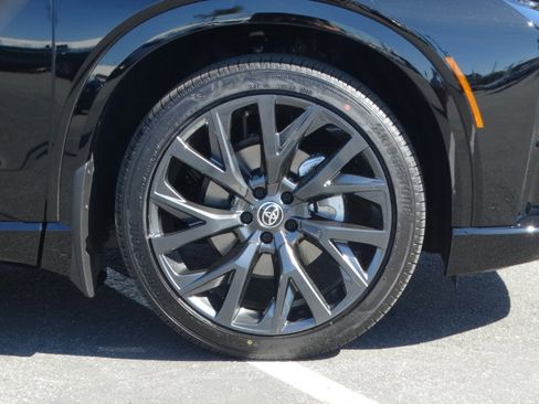 New 2026 Toyota Crown Signia Limited image 4