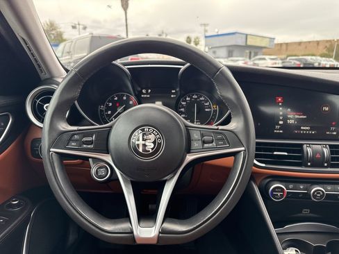 Used 2019 Alfa Romeo Giulia Sprint w/ Cold Weather Package image 10