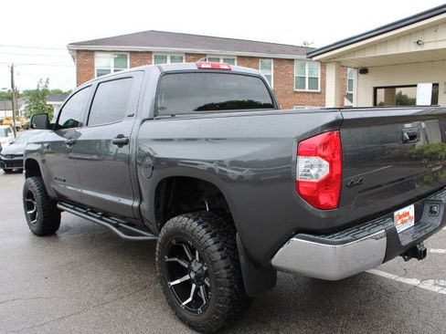 Used 2021 Toyota Tundra SR5 w/ SR5 Leather Package AWD/4WD image 9