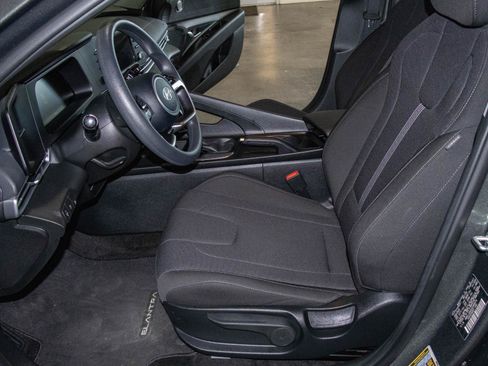 Used 2025 Hyundai Elantra SE FWD image 7