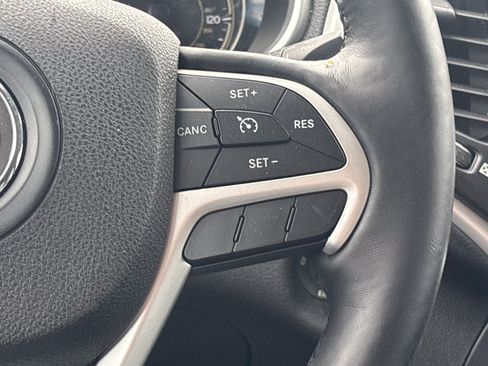 Used 2014 Jeep Cherokee Trailhawk w/ Leather Interior Group AWD/4WD image 5