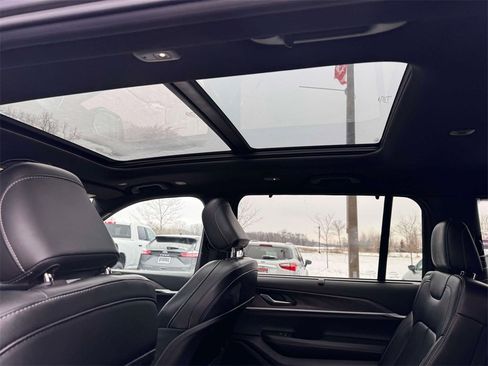 Used 2024 Jeep Grand Cherokee L Limited w/ Luxury Tech Group II image 12