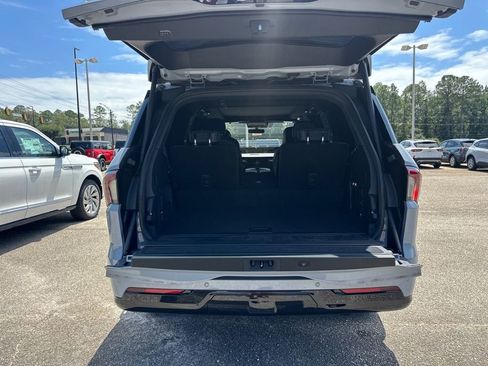 New 2025 Lincoln Navigator Reserve w/ Jet Appearance Package AWD/4WD image 16
