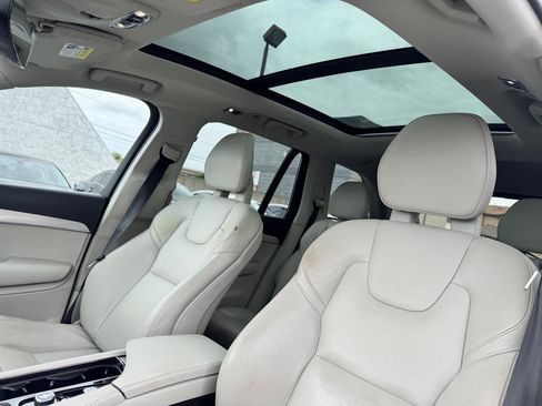 Used 2016 Volvo XC90 T5 Momentum AWD/4WD image 40