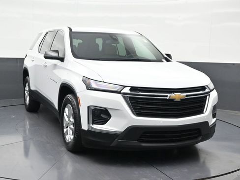 Used 2023 Chevrolet Traverse LS FWD image 8
