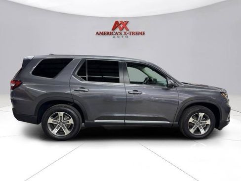 Used 2025 Honda Pilot EX-L image 8