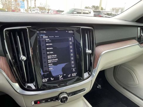 Used 2021 Volvo S60 T5 Momentum w/ Advanced Package image 24