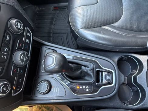 Used 2019 Jeep Cherokee Limited AWD/4WD image 25