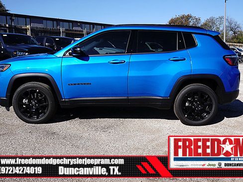 New 2026 Jeep Compass Latitude image 2