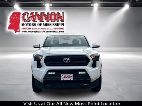 Used 2024 Toyota Tacoma SR5 AWD/4WD image 9