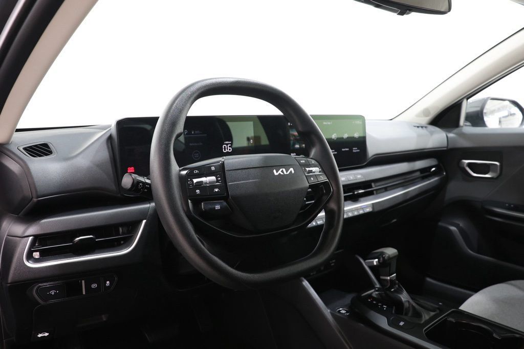 Used 2025 Kia K4 FWD image 15