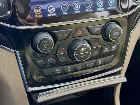 Used 2021 Jeep Grand Cherokee Limited image 20